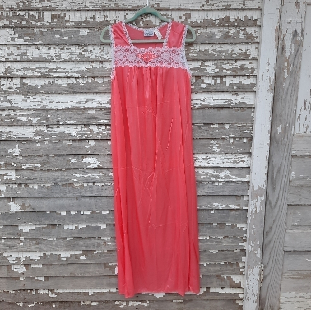 🌟 Vintage Mirage nightgown lingerie size medium NWT